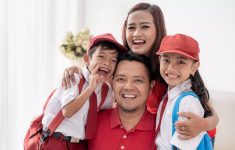 Orang Tua Wajib Tahu! 8 Tips Mempersiapkan Anak Mengikuti MPLS agar Lebih Percaya Diri
