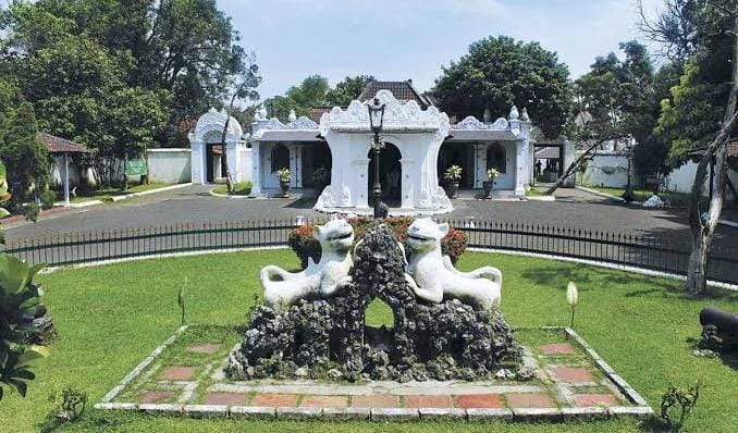 6 Tempat Wisata di Cirebon untuk Liburan Keluarga, Mulai dari Wisata Sejarah hingga Alam