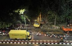 Miris! Kali Baru Bogor Dipenuhi Sampah, Butuh Puluhan Truk untuk Mengangkutnya