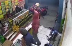 Viral Pria Bawa Sajam dan Ngamuk di Warung Jamu Bogor, Polisi Turun Tangan