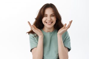 Bukan Cuma Soal Penampilan, Ini 10 Hal Kecil yang Diam-Diam Bikin Orang Makin Suka Sama Kamu!
