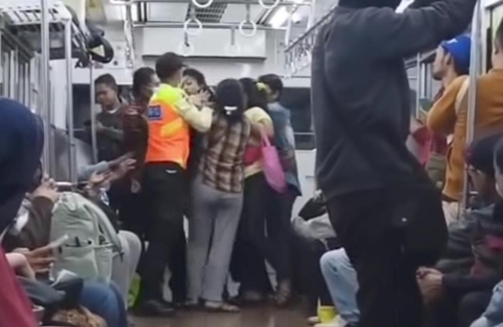 Viral Istri Pergoki Suami Bareng Wanita Lain di KRL, Keributan Berujung Diturunkan di Stasiun Bekasi Timur