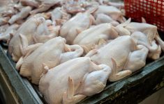 Harga Ayam di Bandung Tembus Rp45 Ribu per Kg, Pedagang Keluhkan Daya Beli Masyarakat Menurun
