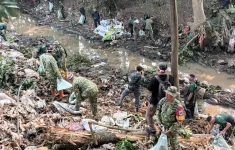 Gerakan Indonesia Asri Digelar di Depok, Ratusan Orang Bersihkan Kali Cikumpa Cegah Banjir