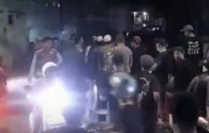 Viral Ratusan Orang Geruduk Rumah Diduga Milik Pembawa Acara Challenge Hafalan Al-Qur'an Berhadiah Miras di Bekasi