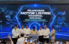 Prabowo Resmikan Ekosistem Motor Listrik Nasional di Cikarang, Bekasi