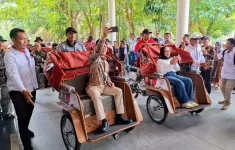 260 Beca Listrik Dibagikan ke Warga Bandung, Bupati Dadang: Tolong Jangan Dijual
