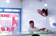 HP Petugas Damkar Depok Dicuri Saat Makan di Warteg Usai Bagikan Air Bersih