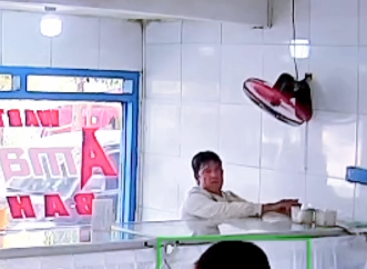 HP Petugas Damkar Depok Dicuri Saat Makan di Warteg Usai Bagikan Air Bersih